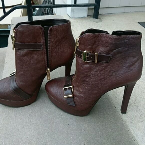 BCBGâwish bootiesâ - Picture 3 of 4